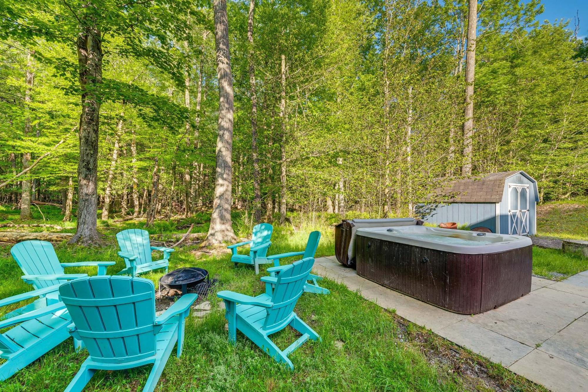 Pet-Friendly Pocono Lake Oasis With Hot Tub! Exterior foto