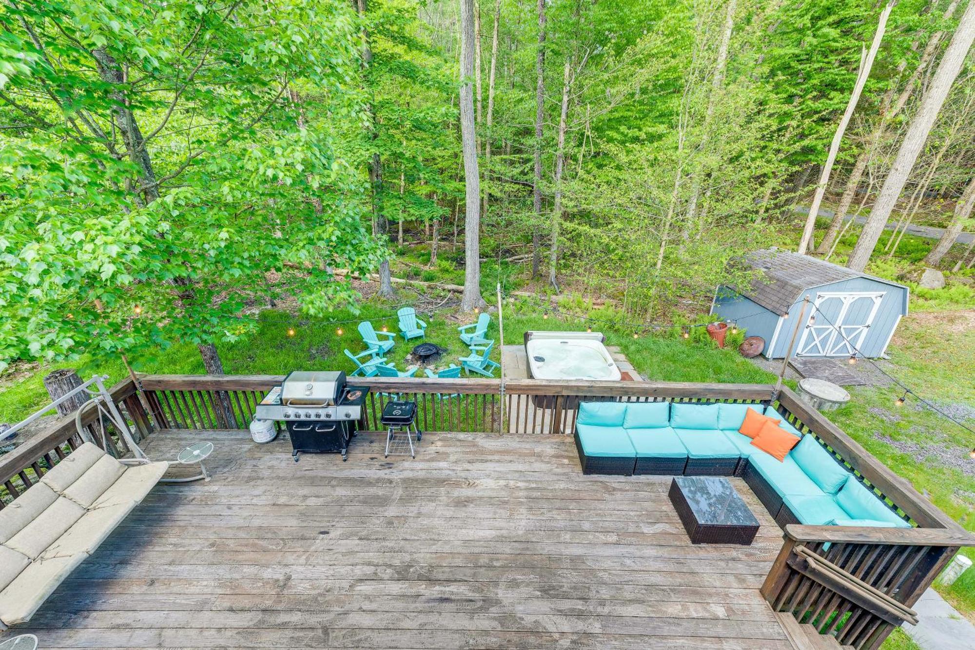 Pet-Friendly Pocono Lake Oasis With Hot Tub! Exterior foto