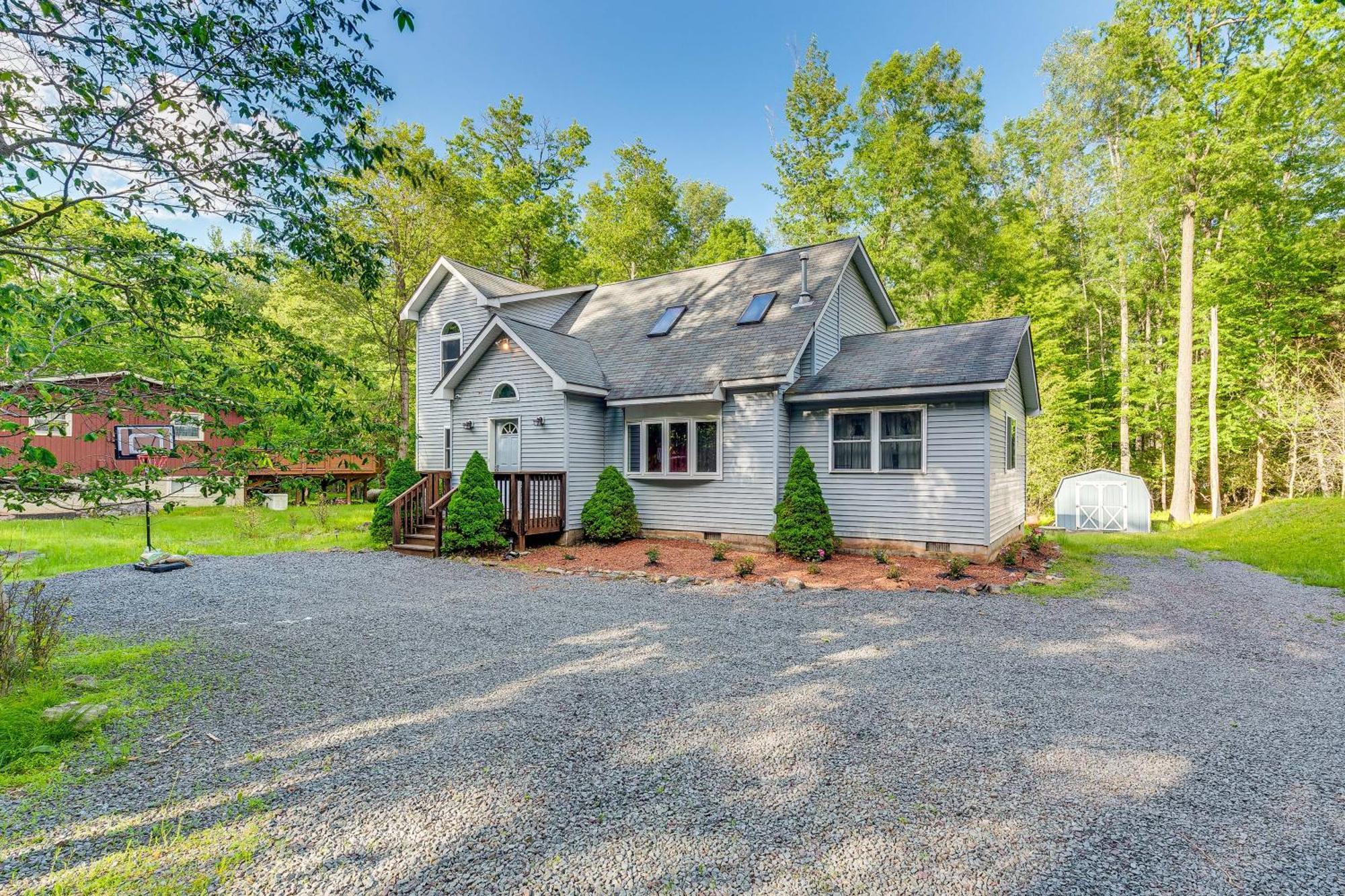 Pet-Friendly Pocono Lake Oasis With Hot Tub! Exterior foto