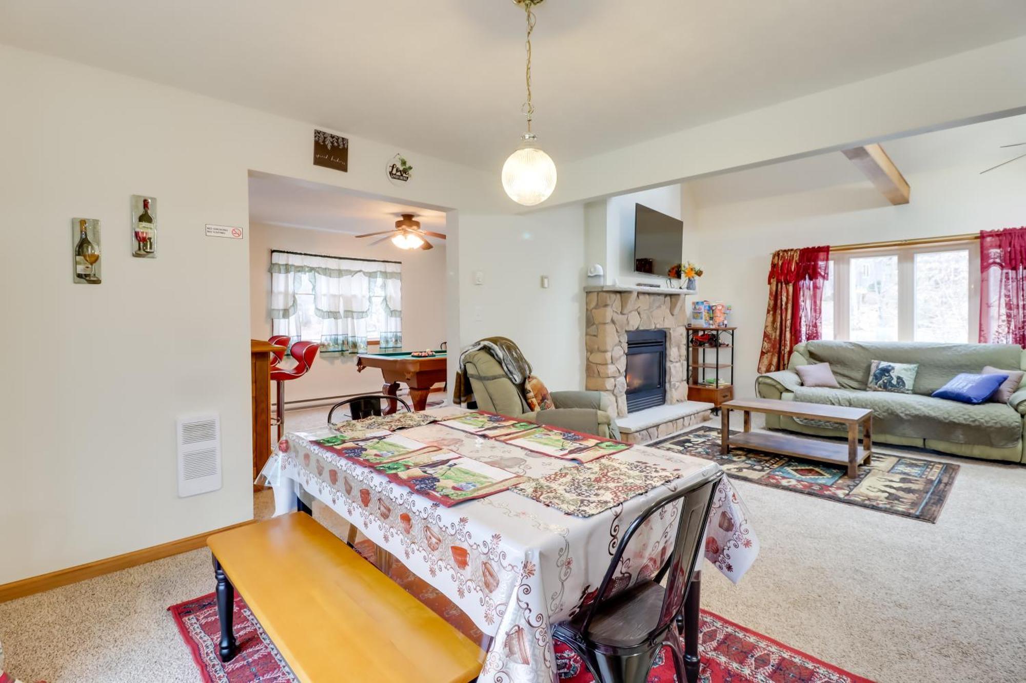 Pet-Friendly Pocono Lake Oasis With Hot Tub! Exterior foto